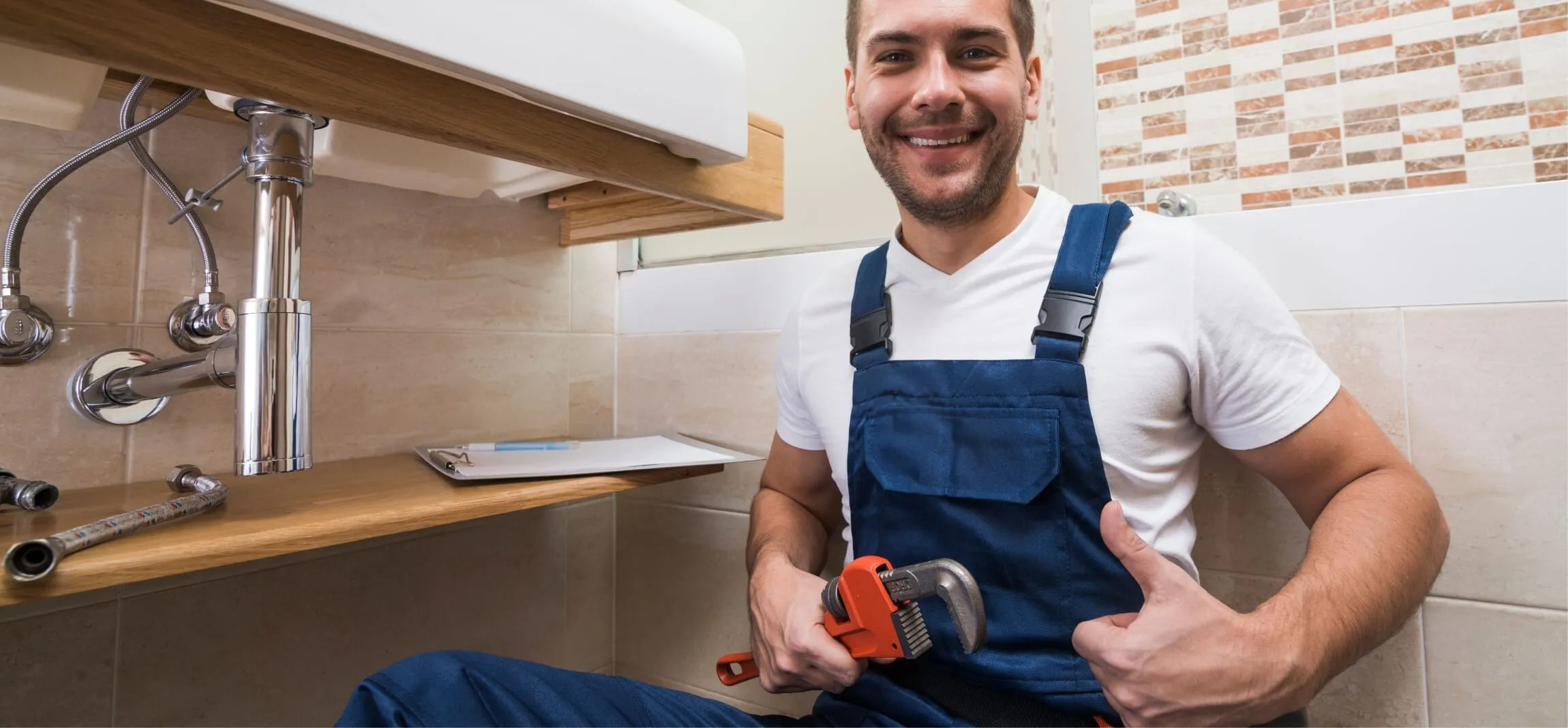 Photo d'un plombier ACK Artisanat intervenant en urgence